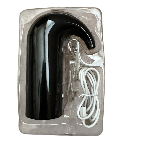 Multi- Smart Wine Aerator & Dispenser One Touch Black w/ Travel Pouch - Picture 3 of 8